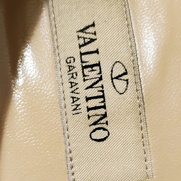 Valentino Garavani Rockstud Black Leather Pumps - Picture 2 of 13